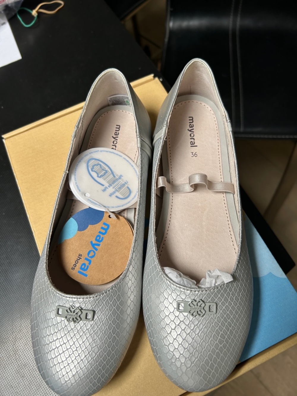 Mayoral Silver Textured Ballet Flats with Bow Accent. Euro 36 and 37. New in box